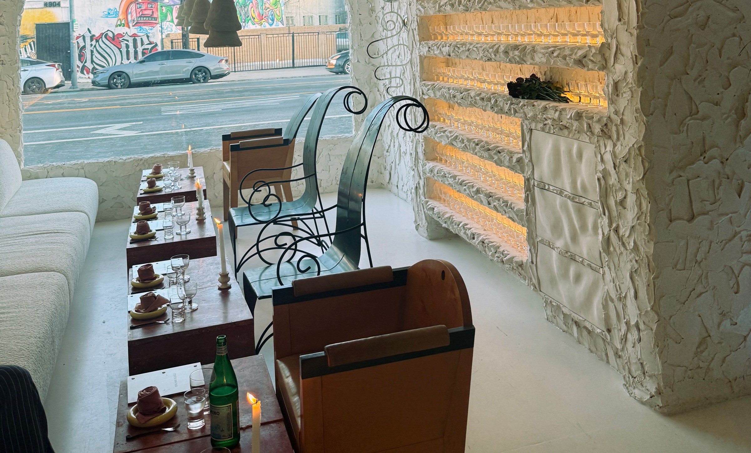 Lilin Tapered Menambah Sentuhan Elegan di Ruang Makan