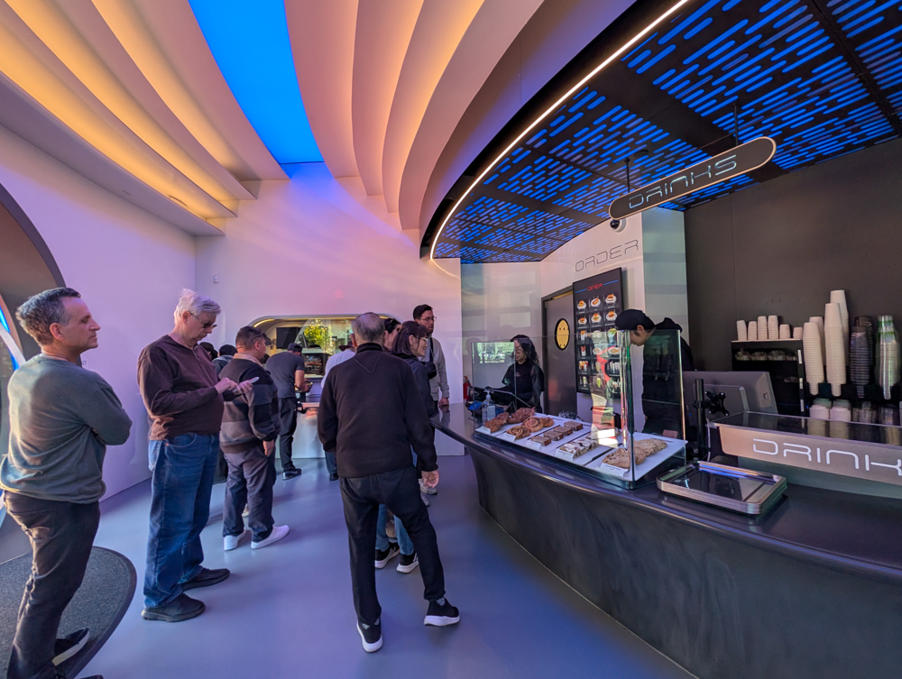 Apakah Menyukai Tesla Diner Itu Hal yang Tepat?